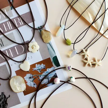 Mother-of-pearl shell necklace
