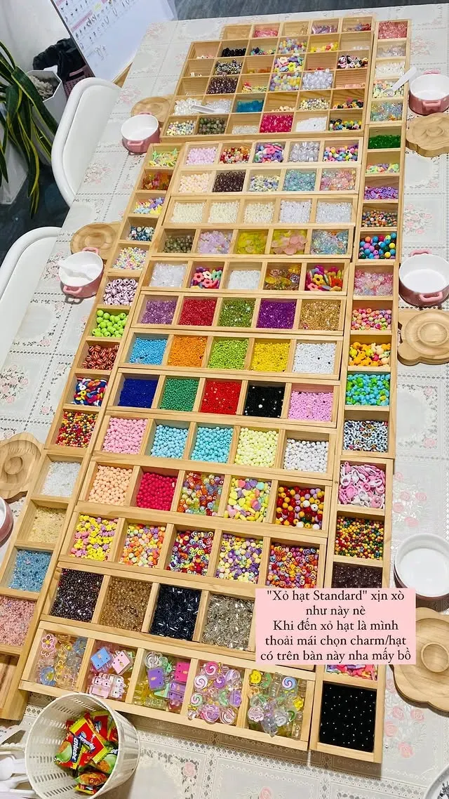 Standard bead buckets on the table at Lọ Mọ Workshop